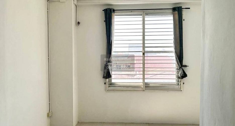 Casa adosada en venta de 4 habitaciones en Don Mueang, Bangkok