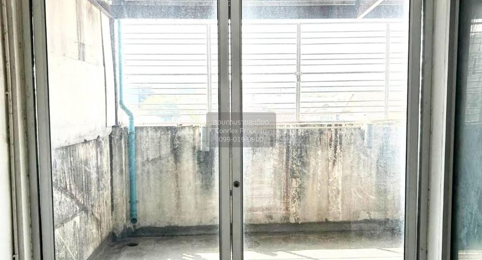 Casa adosada en venta de 4 habitaciones en Don Mueang, Bangkok