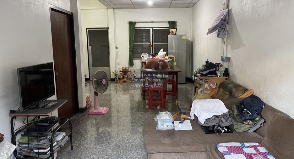 Casa adosada en venta de 3 habitaciones en Huai Khwang, Bangkok