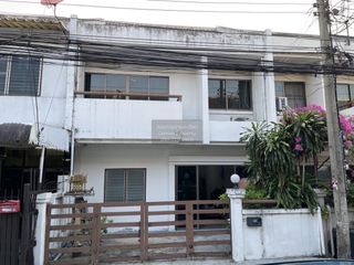 Casa adosada en venta de 3 habitaciones en Huai Khwang, Bangkok