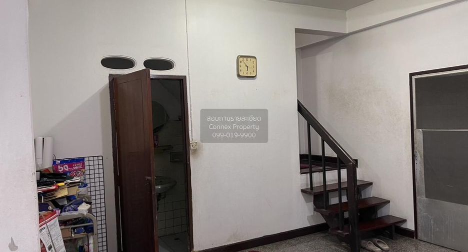 Casa adosada en venta de 3 habitaciones en Huai Khwang, Bangkok