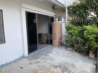 Casa adosada en venta de 3 habitaciones en Huai Khwang, Bangkok