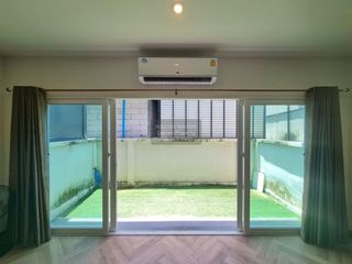 Casa adosada en venta de 3 habitaciones en Bang Yai, Nonthaburi
