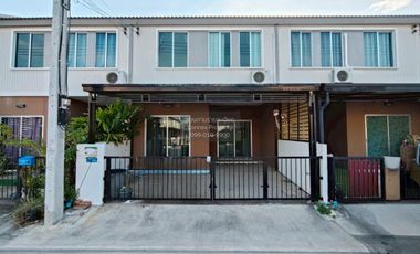 For sale 3 bedrooms townhouse in Mueang Samut Prakan, Samut Prakan