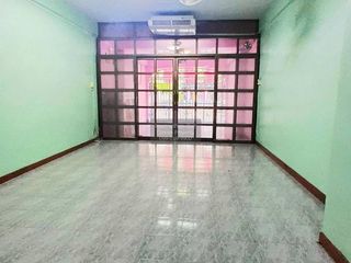 Casa adosada en venta de 2 habitaciones en Bang Khun Thian, Bangkok