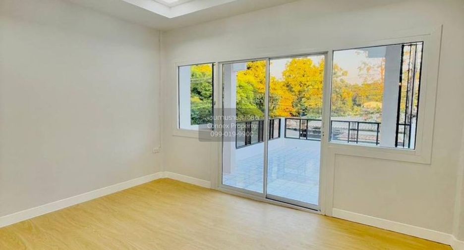 Casa adosada en venta de 2 habitaciones en Pak Kret, Nonthaburi