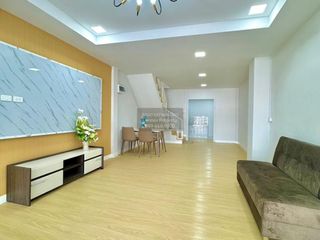 Casa adosada en venta de 2 habitaciones en Pak Kret, Nonthaburi