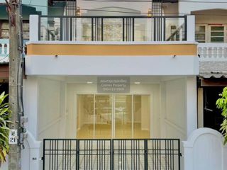 Casa adosada en venta de 2 habitaciones en Pak Kret, Nonthaburi