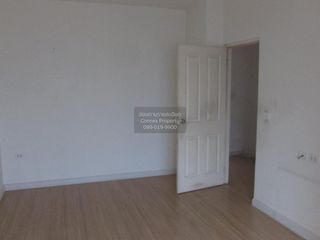Casa adosada en venta de 3 habitaciones en Bang Khen, Bangkok