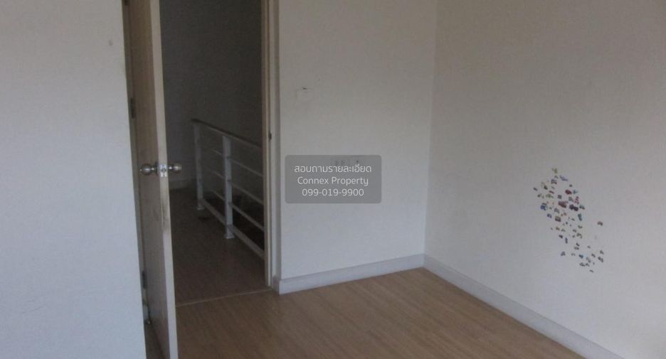Casa adosada en venta de 3 habitaciones en Bang Khen, Bangkok