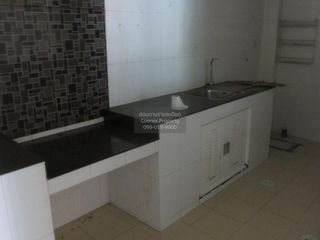 Casa adosada en venta de 3 habitaciones en Bang Khen, Bangkok