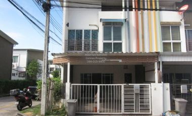 Casa adosada en venta de 3 habitaciones en Bang Khen, Bangkok
