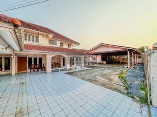 Casa en venta de 5 habitaciones en Khan Na Yao, Bangkok