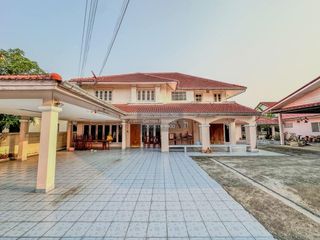 Casa en venta de 5 habitaciones en Khan Na Yao, Bangkok