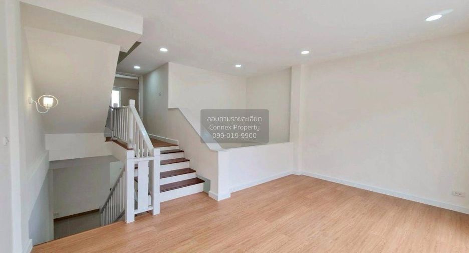 Casa adosada en venta de 3 habitaciones en Pak Kret, Nonthaburi