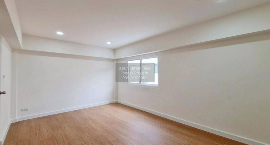 Casa adosada en venta de 3 habitaciones en Pak Kret, Nonthaburi