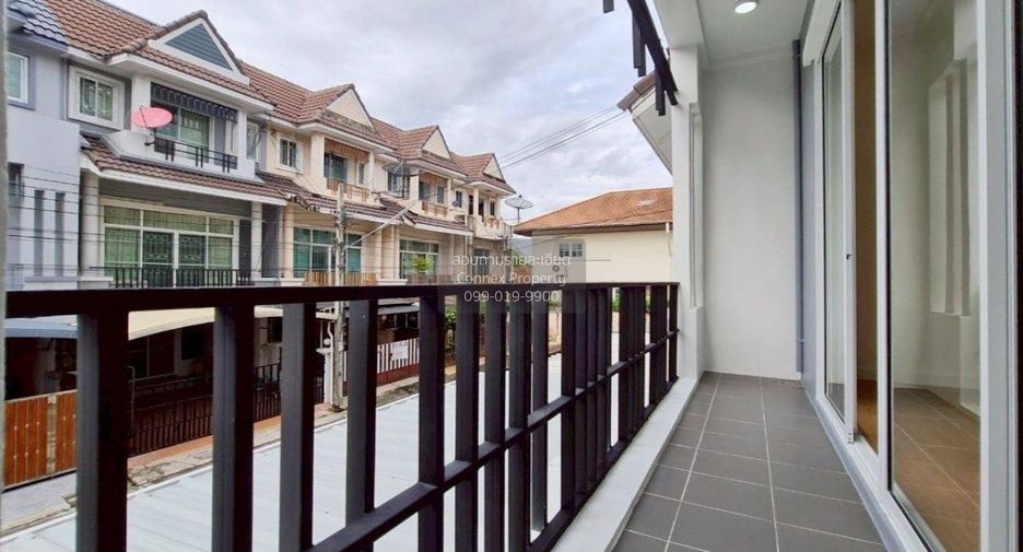 Casa adosada en venta de 3 habitaciones en Pak Kret, Nonthaburi