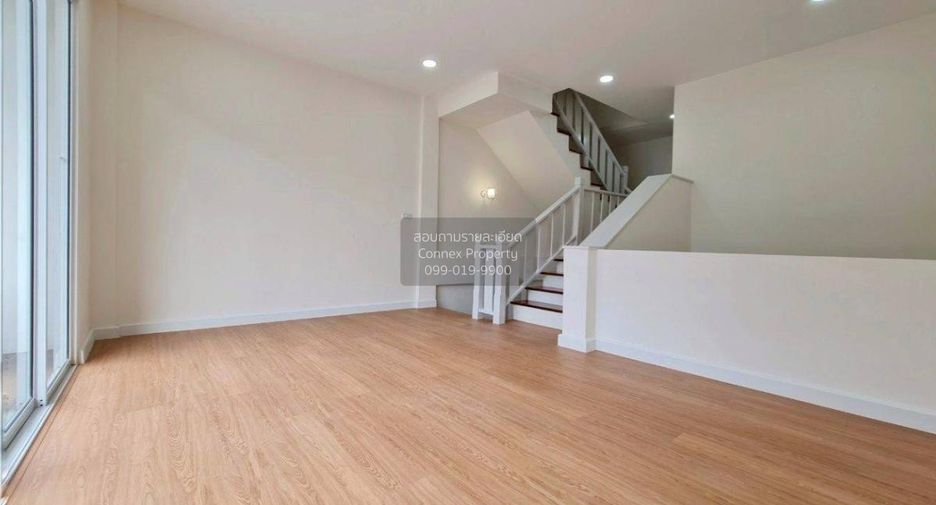 Casa adosada en venta de 3 habitaciones en Pak Kret, Nonthaburi