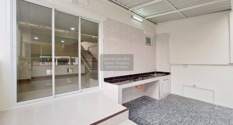 Casa adosada en venta de 3 habitaciones en Pak Kret, Nonthaburi
