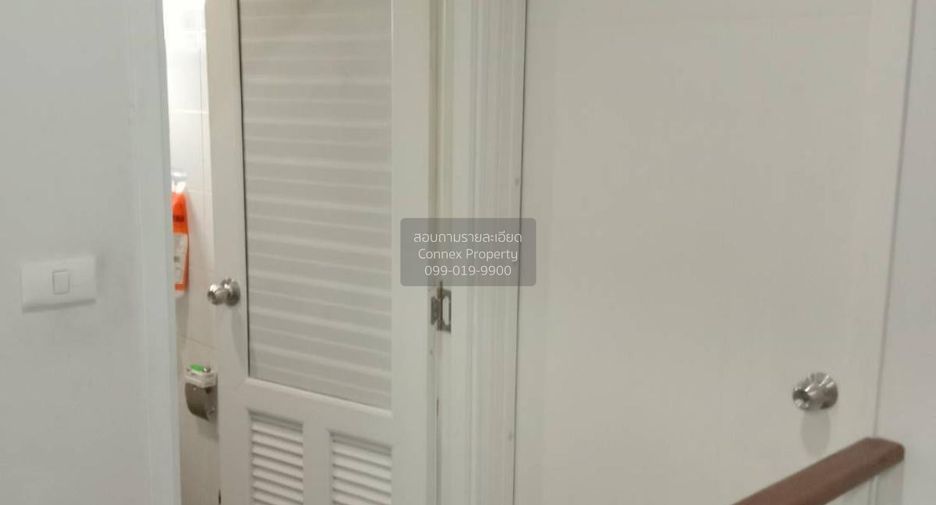 À vendre 3 chambres maison de ville à Sai Noi, Nonthaburi
