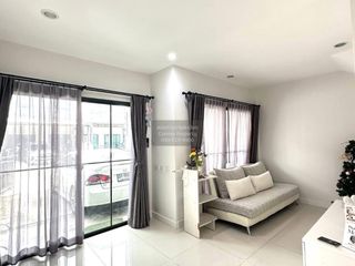 Casa adosada en venta de 2 habitaciones en Sai Mai, Bangkok