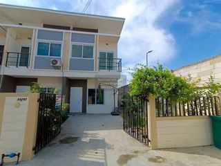 Casa adosada en venta de 2 habitaciones en Pak Kret, Nonthaburi