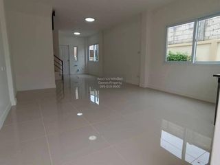 Casa adosada en venta de 2 habitaciones en Pak Kret, Nonthaburi