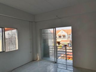 Reihenhaus zum Kauf mit 3 Zimmer in Lam Luk Ka, Pathum Thani