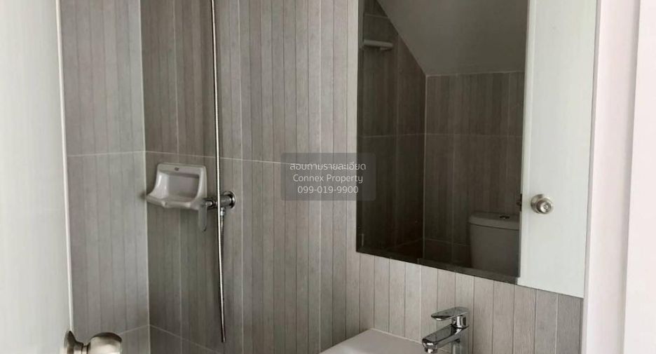 Casa adosada en venta de 3 habitaciones en Bang Khae, Bangkok