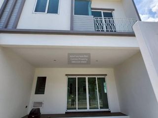 Casa adosada en venta de 3 habitaciones en Bang Khae, Bangkok