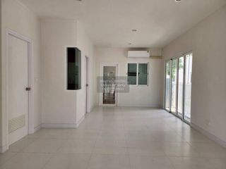 Casa adosada en venta de 3 habitaciones en Bang Khae, Bangkok