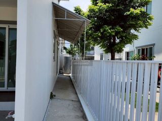 Casa adosada en venta de 3 habitaciones en Bang Khae, Bangkok