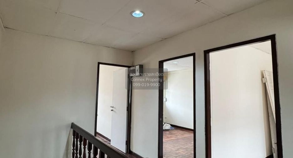 Casa adosada en venta de 3 habitaciones en Thung Khru, Bangkok