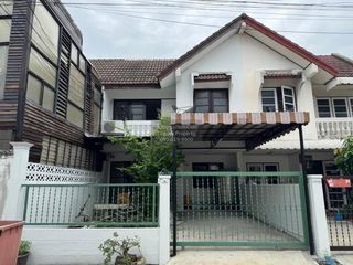 Casa adosada en venta de 3 habitaciones en Thung Khru, Bangkok
