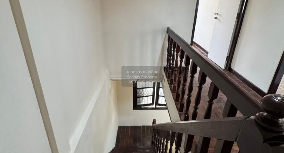 Casa adosada en venta de 3 habitaciones en Thung Khru, Bangkok