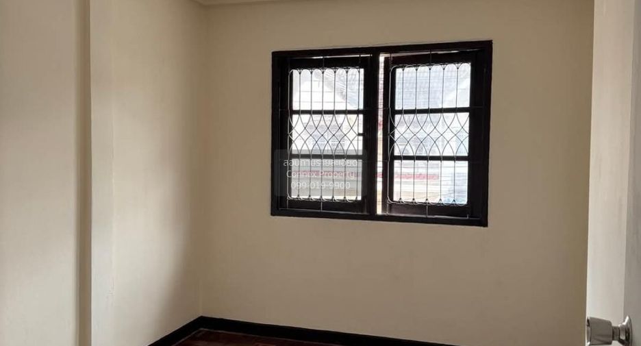 Casa adosada en venta de 3 habitaciones en Thung Khru, Bangkok