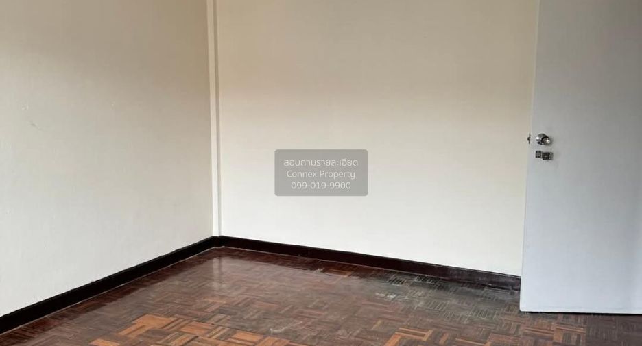 Casa adosada en venta de 3 habitaciones en Thung Khru, Bangkok