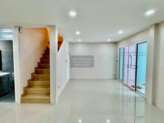 Casa adosada en venta de 3 habitaciones en Mueang Nonthaburi, Nonthaburi