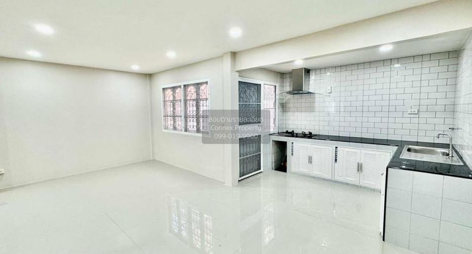 Casa adosada en venta de 3 habitaciones en Mueang Nonthaburi, Nonthaburi