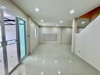 Casa adosada en venta de 3 habitaciones en Mueang Nonthaburi, Nonthaburi
