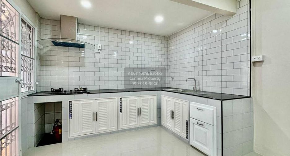 Casa adosada en venta de 3 habitaciones en Mueang Nonthaburi, Nonthaburi