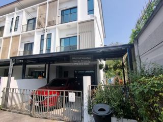 À vendre 3 chambres maison de ville à Saphan Sung, Bangkok