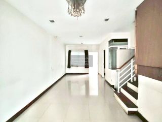 Casa adosada en venta de 4 habitaciones en Sai Mai, Bangkok
