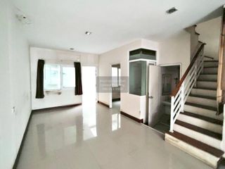 Casa adosada en venta de 4 habitaciones en Sai Mai, Bangkok