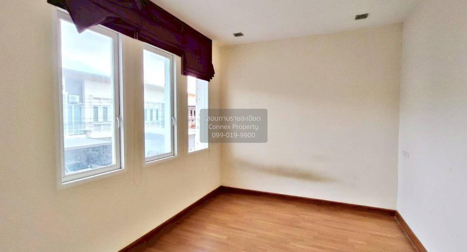 Casa adosada en venta de 4 habitaciones en Sai Mai, Bangkok