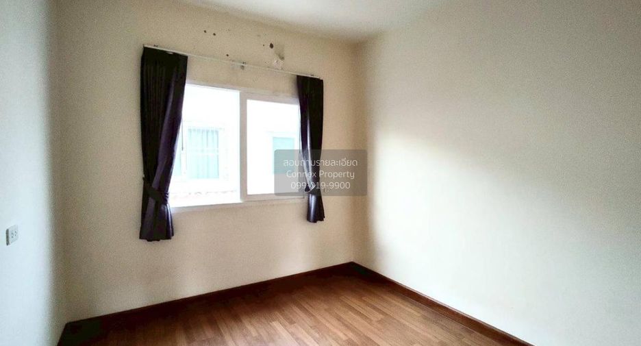 Casa adosada en venta de 4 habitaciones en Sai Mai, Bangkok