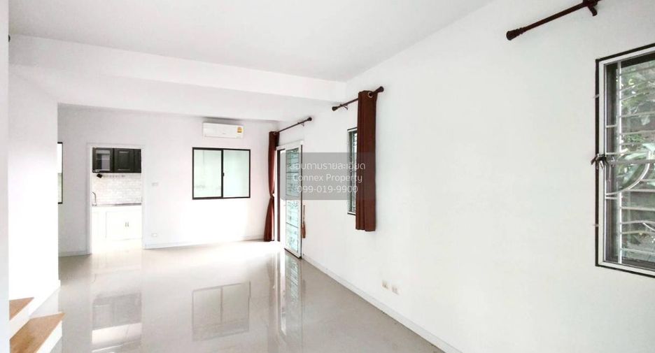 Casa adosada en venta de 3 habitaciones en Bang Khen, Bangkok
