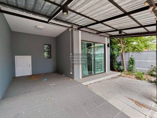 Casa adosada en venta de 3 habitaciones en Bang Khen, Bangkok