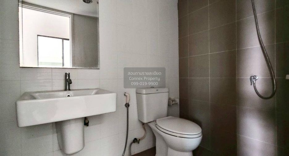 Casa adosada en venta de 3 habitaciones en Bang Khen, Bangkok