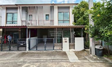 Casa adosada en venta de 3 habitaciones en Bang Khen, Bangkok